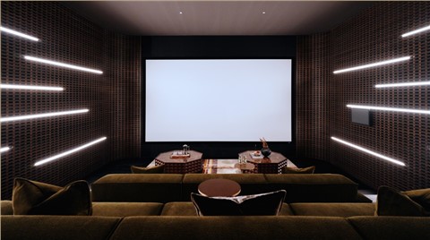 老钱风家庭影院的叙事