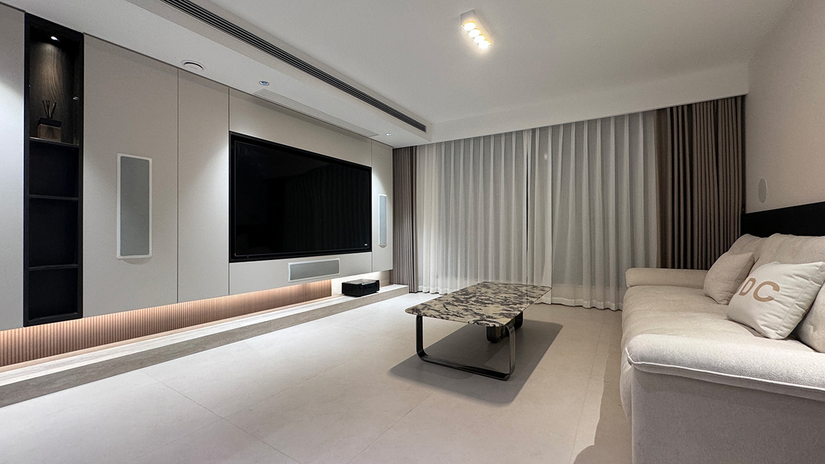 方寸雅集，娱生共融丨开放式客厅融入家庭影院，让视听效果与美感设计和谐统一